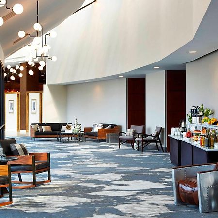 Renaissance St. Louis Airport Hotel Berkeley Bagian luar foto