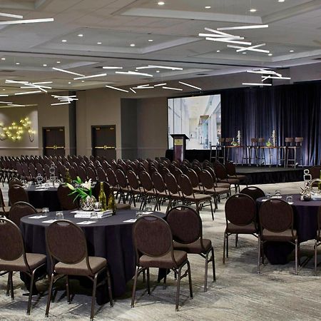 Renaissance St. Louis Airport Hotel Berkeley Bagian luar foto
