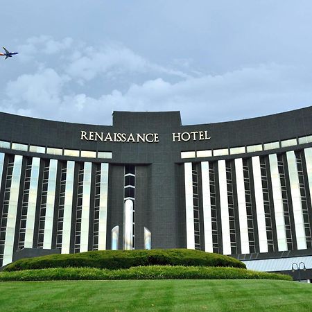 Renaissance St. Louis Airport Hotel Berkeley Bagian luar foto