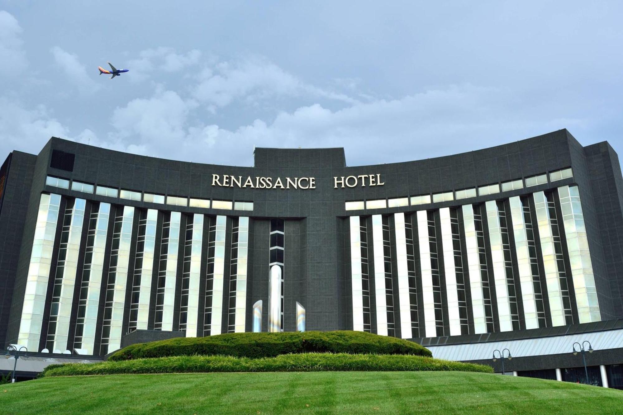 Renaissance St. Louis Airport Hotel Berkeley Bagian luar foto