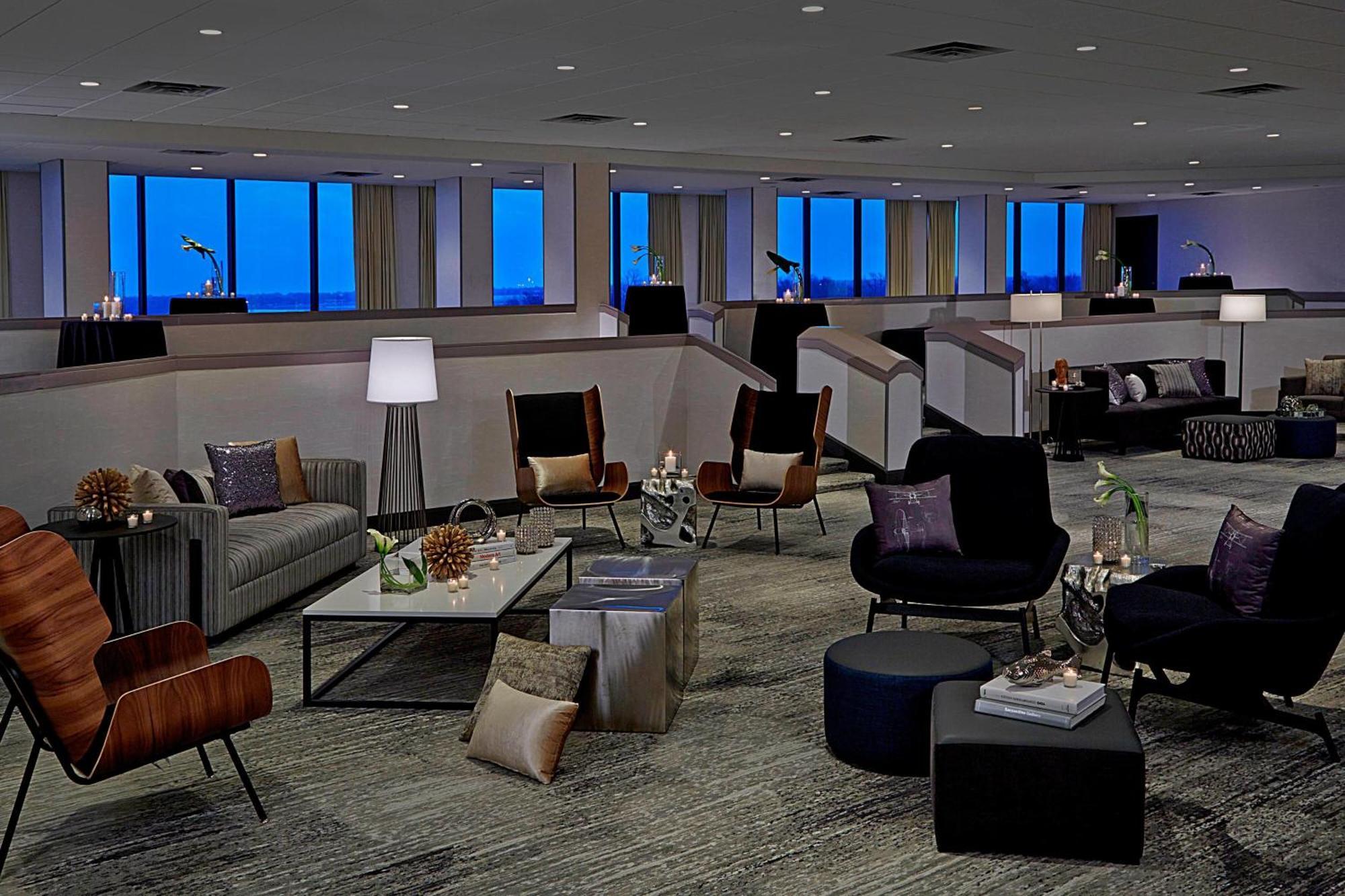 Renaissance St. Louis Airport Hotel Berkeley Bagian luar foto
