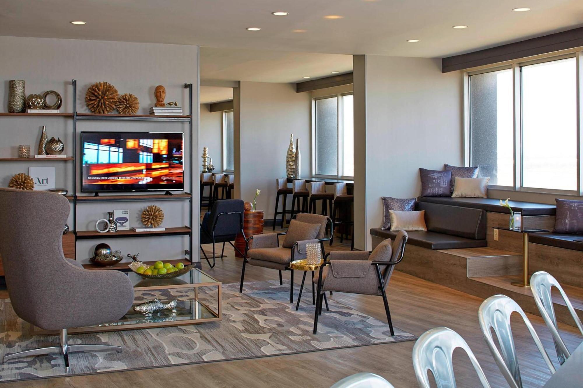 Renaissance St. Louis Airport Hotel Berkeley Bagian luar foto
