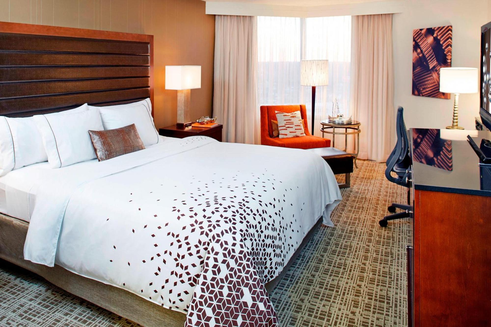 Renaissance St. Louis Airport Hotel Berkeley Bagian luar foto