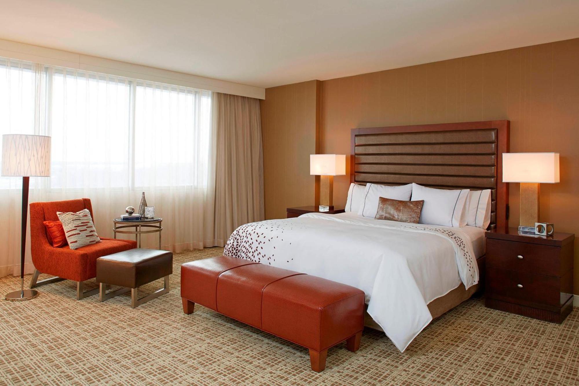 Renaissance St. Louis Airport Hotel Berkeley Bagian luar foto
