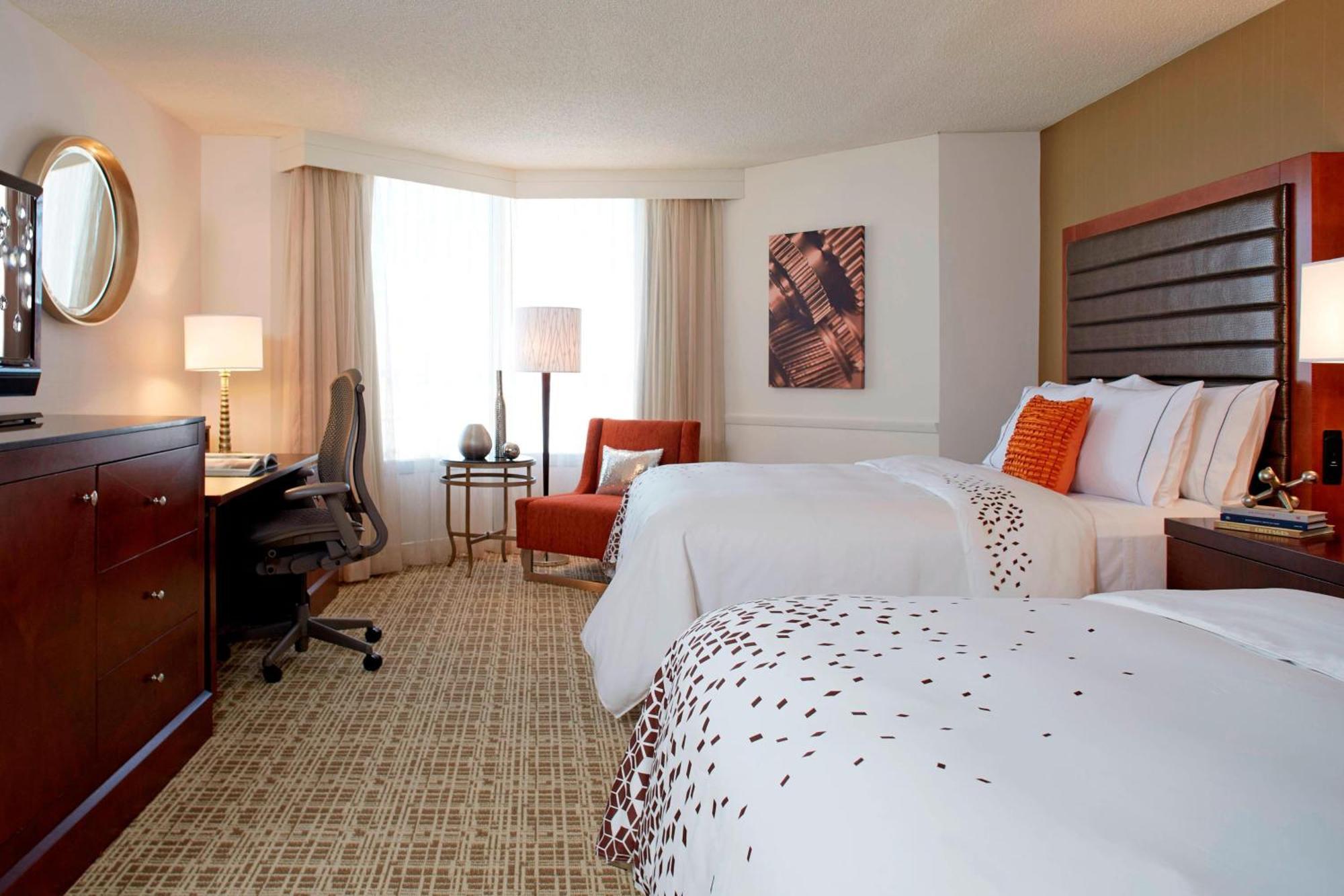 Renaissance St. Louis Airport Hotel Berkeley Bagian luar foto