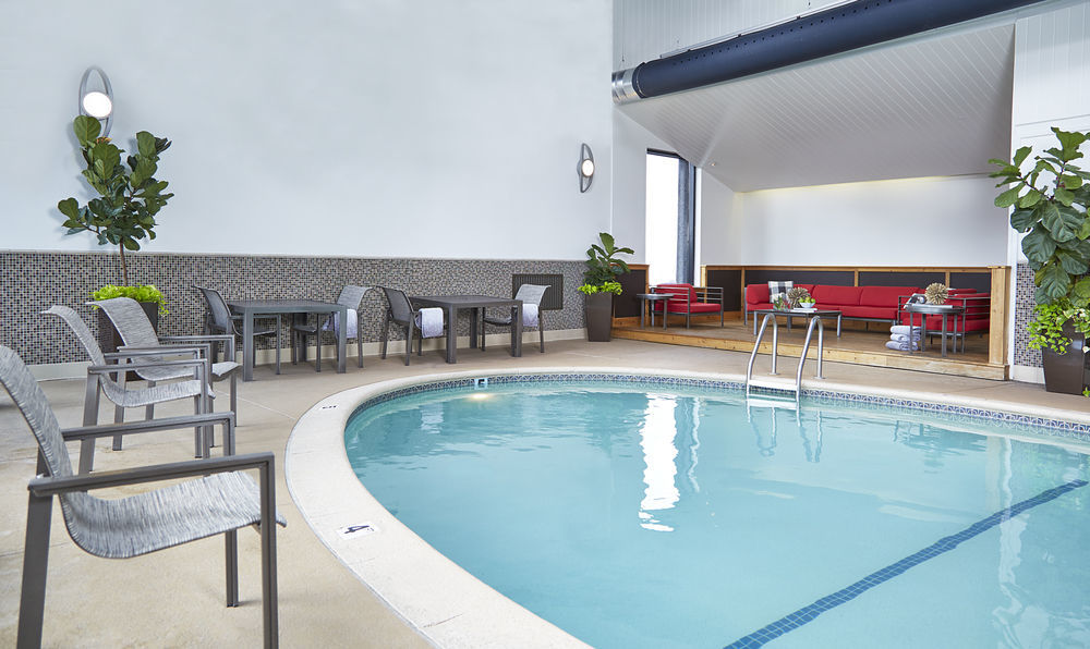 Renaissance St. Louis Airport Hotel Berkeley Bagian luar foto