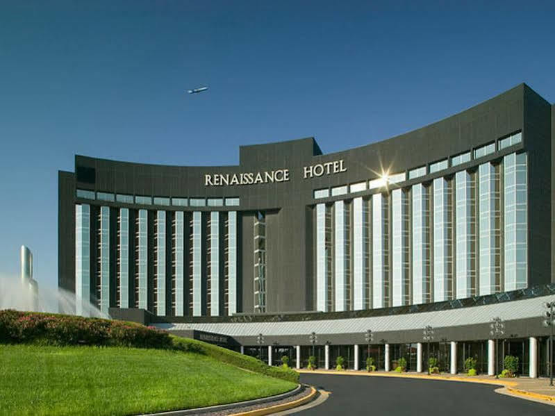 Renaissance St. Louis Airport Hotel Berkeley Bagian luar foto