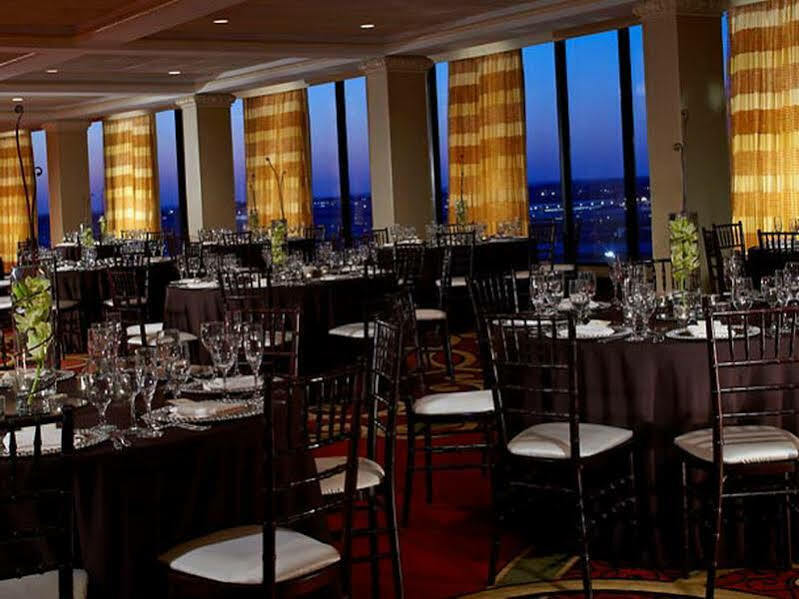 Renaissance St. Louis Airport Hotel Berkeley Bagian luar foto