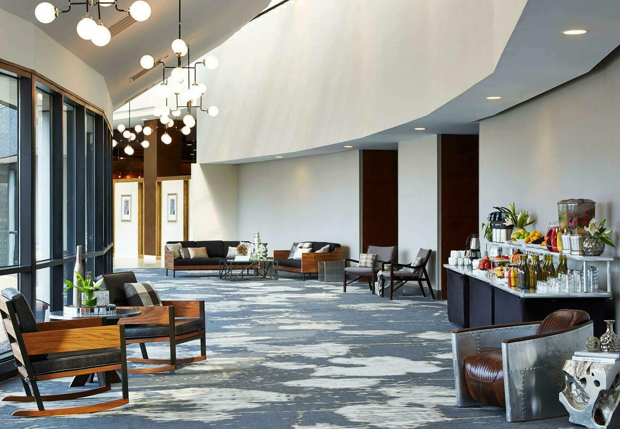 Renaissance St. Louis Airport Hotel Berkeley Bagian luar foto